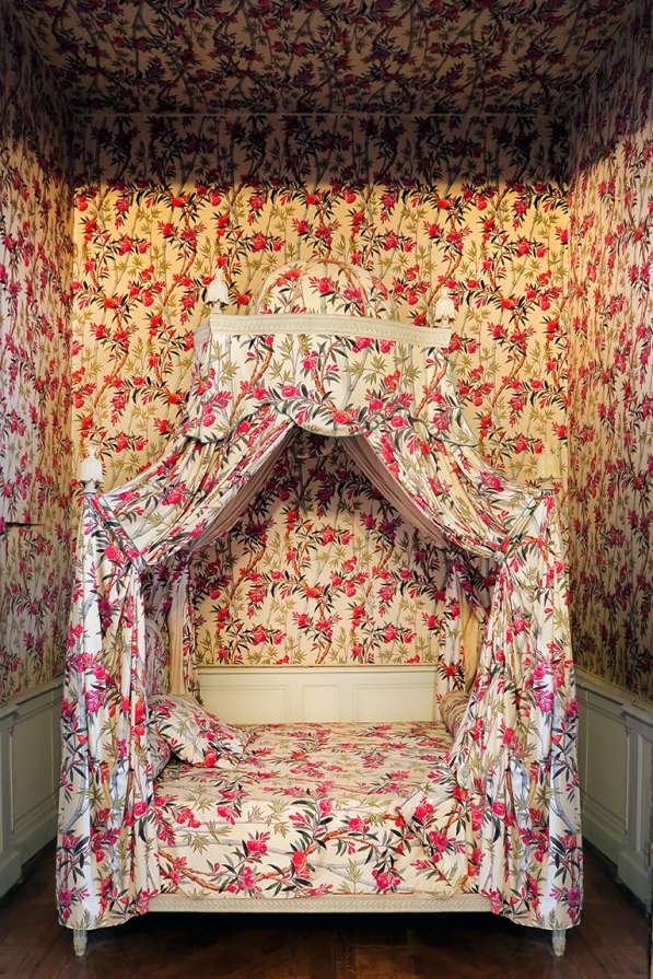 bed chateau chambord 8-2025 18741874